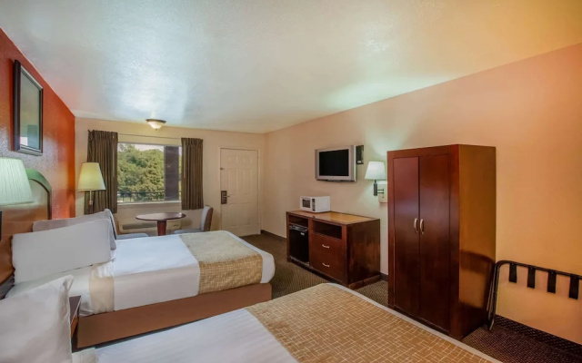 photo 4 of Travelodge Houston Hobby Airport