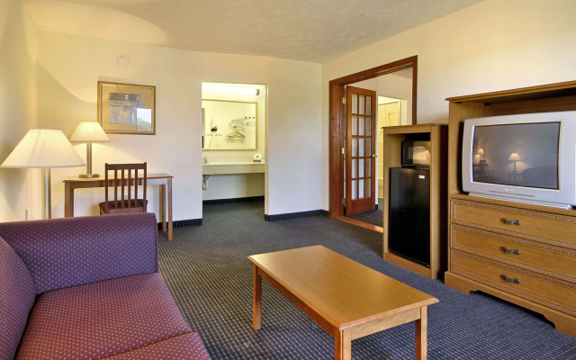 photo 3 of Williamsburg Suites
