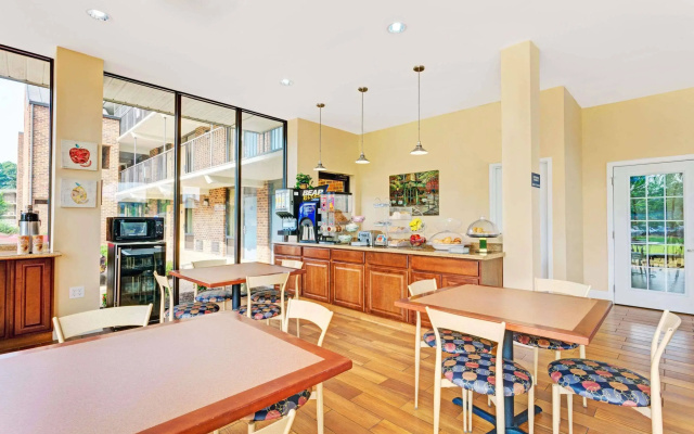 photo 5 of Williamsburg Suites