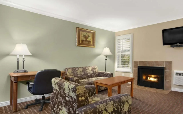 photo 5 of Travelodge Inn & Suites by Wyndham Gardena CA