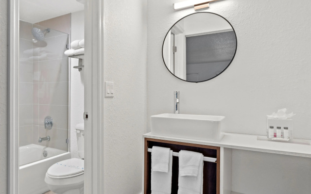 photo 5 of Developer Inn & Suites Airport JAX, a Baymont by Wyndham