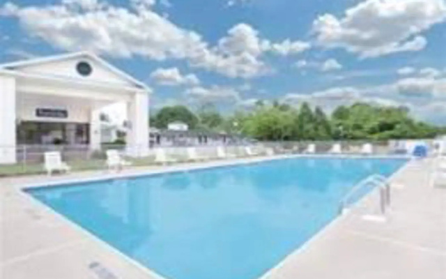 photo 2 of Travelodge Inn & Suites Latham