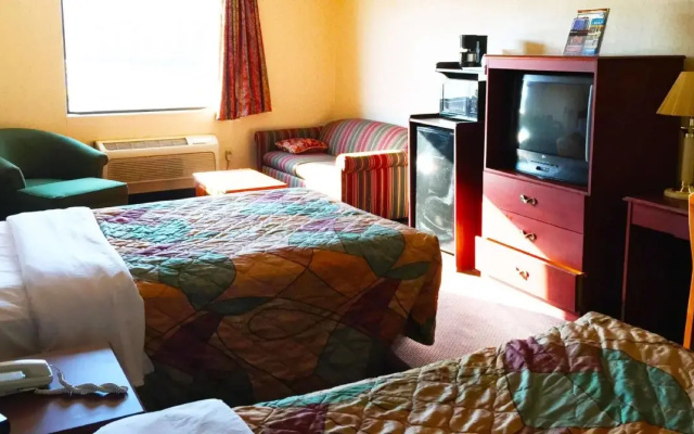 photo 3 of Travelodge Newark Airport