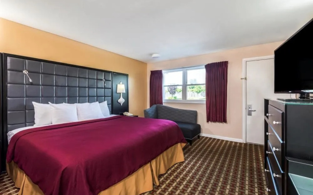 photo 3 of Days Inn By Wyndham Middletown Newport Area