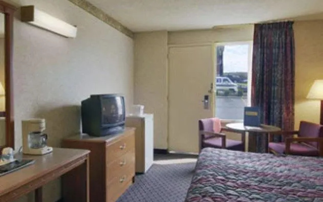 photo 4 of Travelodge Newport/Cincinnati Riverfront