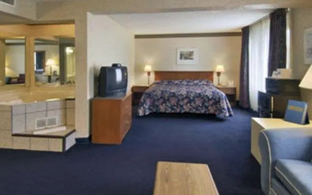 photo 5 of Travelodge Newport/Cincinnati Riverfront