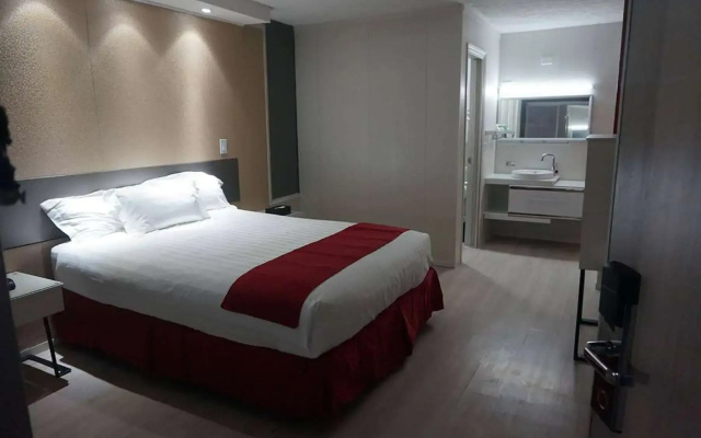 photo 3 of Travelodge by Wyndham Orlando / Heart of International Drive