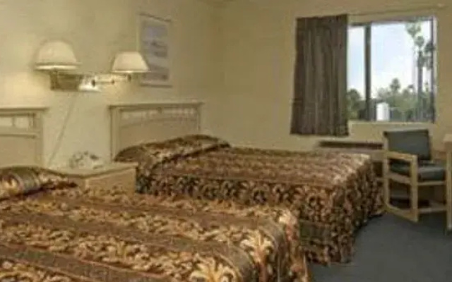 photo 3 of Travelodge Pasadena Central