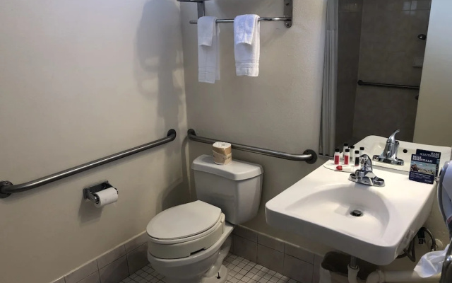 photo 4 of Travelodge Pasadena Central