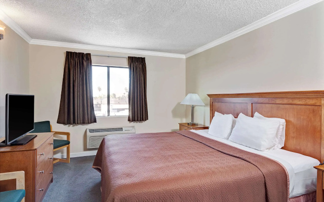photo 4 of Travelodge by Wyndham Pasadena Central