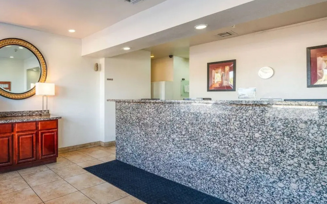photo 2 of Travelodge Phoenix North (ex.DAYS INN PHOENIX METROCENTER)