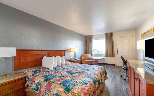 photo 3 of Travelodge Phoenix North (ex.DAYS INN PHOENIX METROCENTER)
