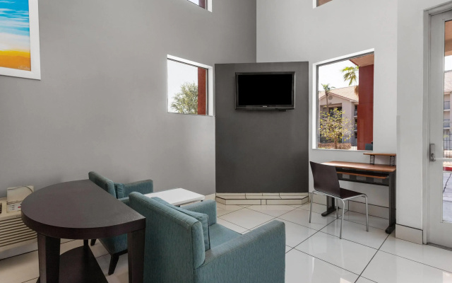 photo 4 of Days Inn by Wyndham Phoenix West