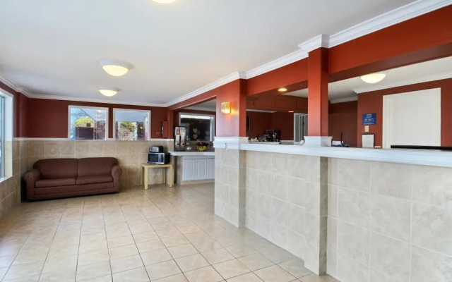 photo 2 of Travelodge by Wyndham Port of Tacoma WA