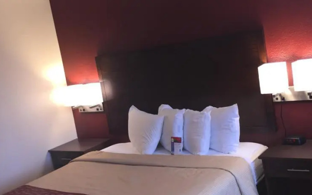 photo 4 of Travelodge Portland Airport