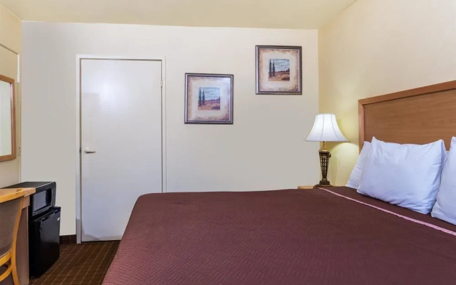 photo 3 of Motel 6 Riviera Beach, Fl