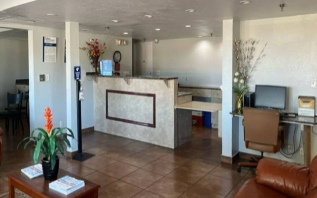 photo 2 of Motel 6 Riviera Beach, FL