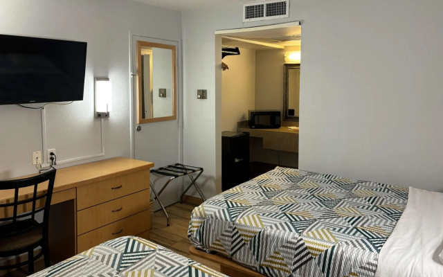 photo 3 of Motel 6 Riviera Beach, FL