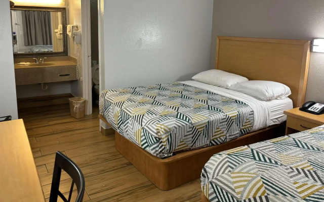 photo 4 of Motel 6 Riviera Beach, FL