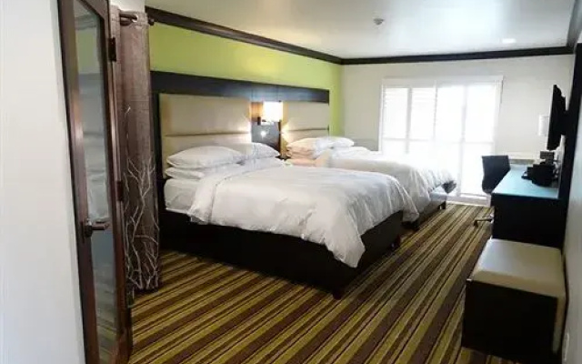 photo 2 of Travelodge Santa Rosa Downtown