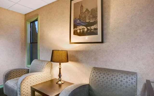 photo 3 of Travelodge by Wyndham Sea-Tac Airport North