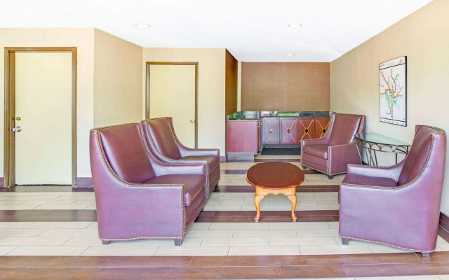 photo 2 of Travelodge by Wyndham Silver Spring