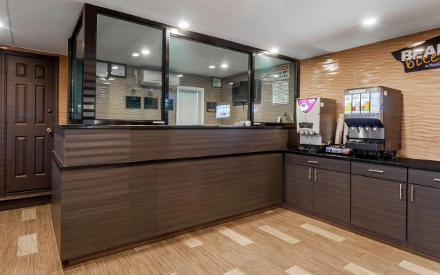 photo 2 of Travelodge by Wyndham South Hackensack