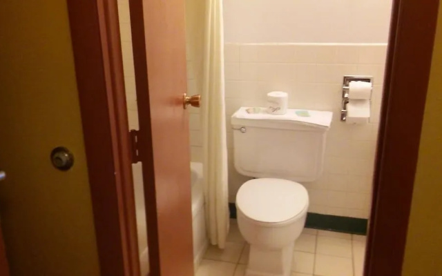 photo 4 of Budget Inn