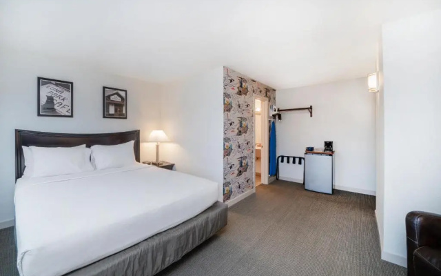 photo 3 of Travelodge West Seattle