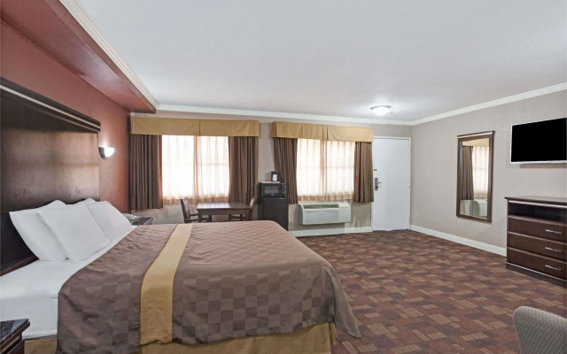 photo 4 of Travelodge By Wyndham Whittier