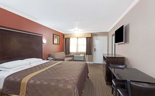 photo 5 of Travelodge By Wyndham Whittier