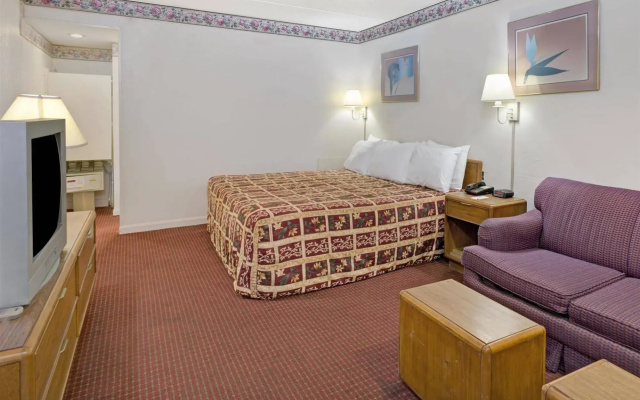 photo 5 of Capt. John Smith Inn