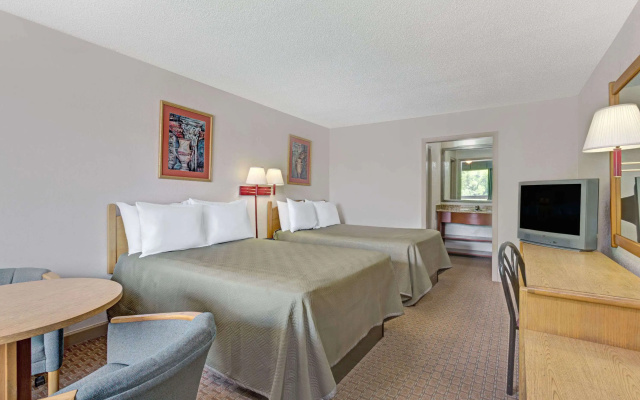 photo 2 of Travelodge by Wyndham Williamsburg Colonial Area