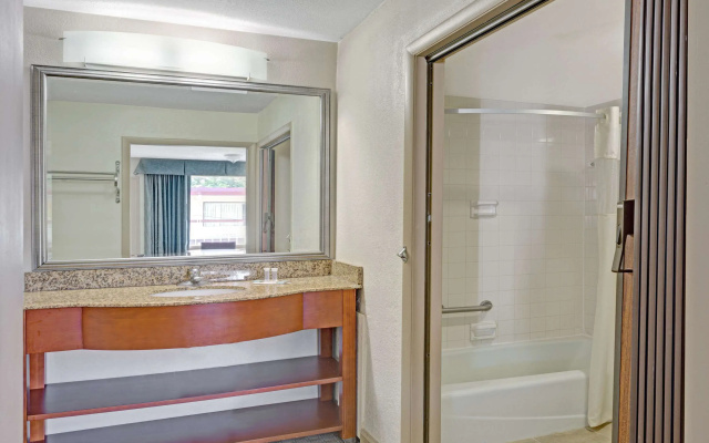 photo 3 of Travelodge by Wyndham Williamsburg Colonial Area