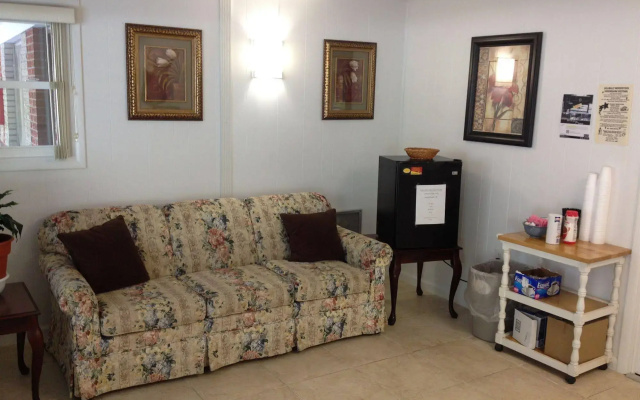photo 2 of Travelowe's Motel