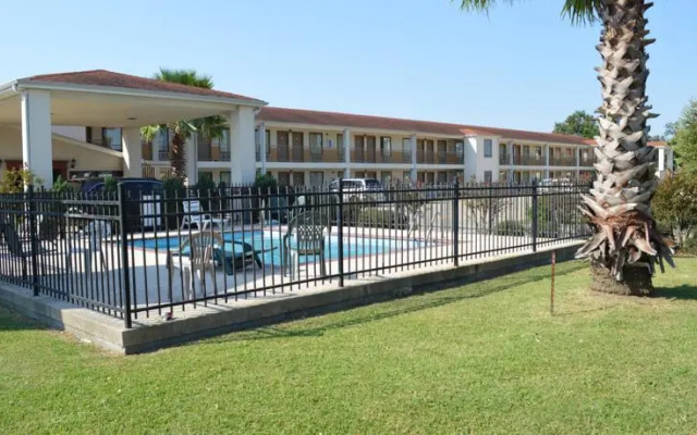 photo 4 of Treasure Inn