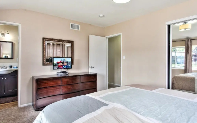 photo 5 of Treasure Island 4 Bedrooms 2.5 Bathrooms Home