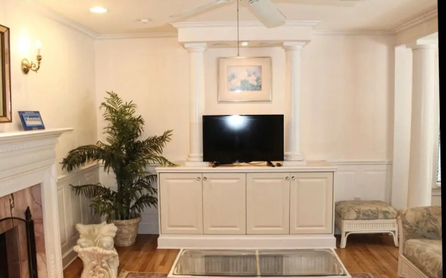 photo 5 of Treasure Island Beach Retreat Sleeps Up To 6