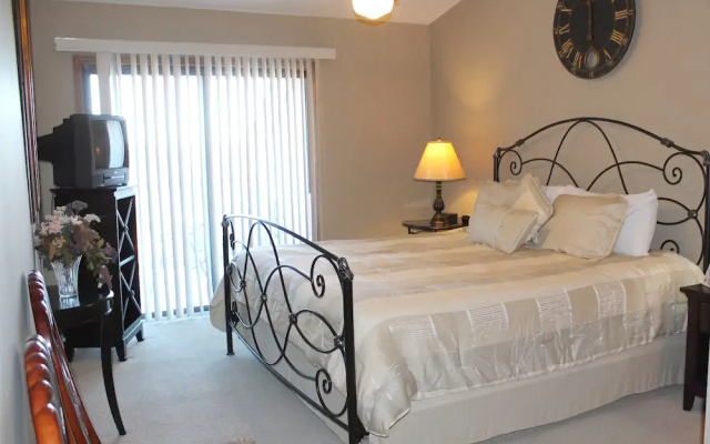 photo 5 of Treehouse Condominiums