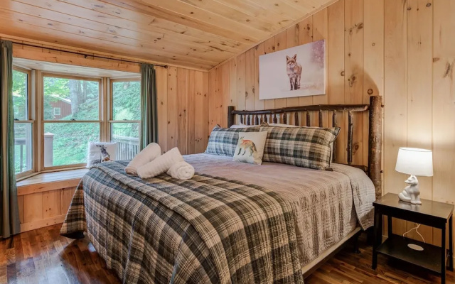 photo 3 of Treehouse Falls - 2 Br Home
