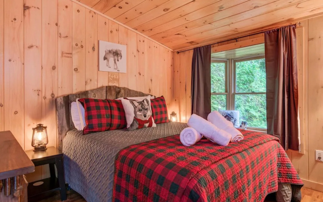photo 5 of Treehouse Falls - 2 Br Home