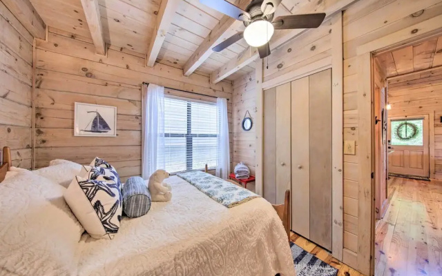 photo 3 of Treetop Hideout w/ Long-range Mountain Views!