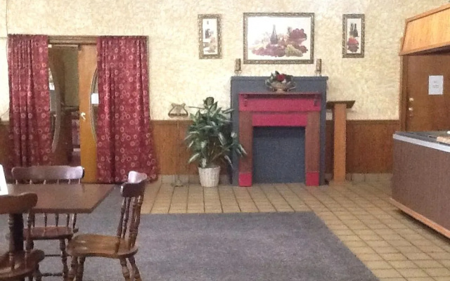 photo 2 of Tree Top Inn Florence
