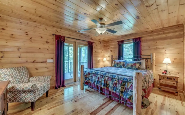 photo 5 of Treetops- Mtn View Cabin near Ocoee River