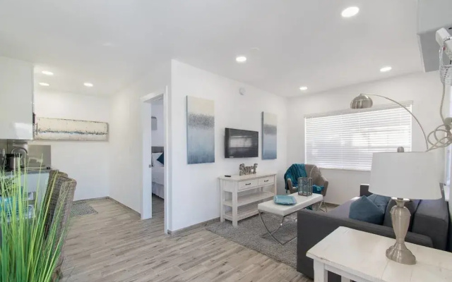 photo 2 of Trendy 1 BR W/parking Space & Walk to the Beach #8