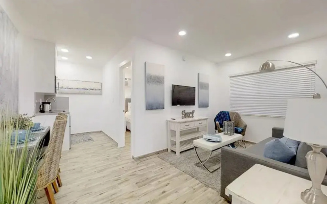 photo 5 of Trendy 1 BR W/parking Space & Walk to the Beach #8