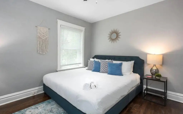 photo 3 of Trendy 1br in Garden District
