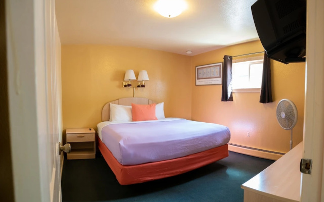 photo 2 of Triangle Motel