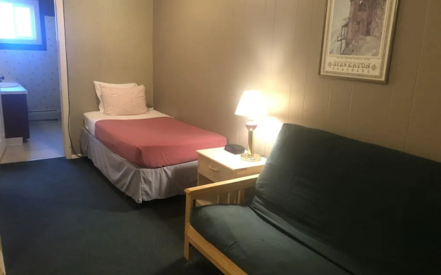 photo 4 of Triangle Motel