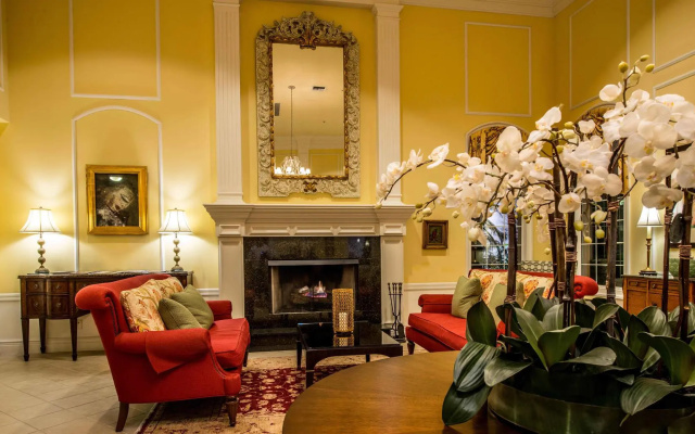 photo 2 of The Capri Inn